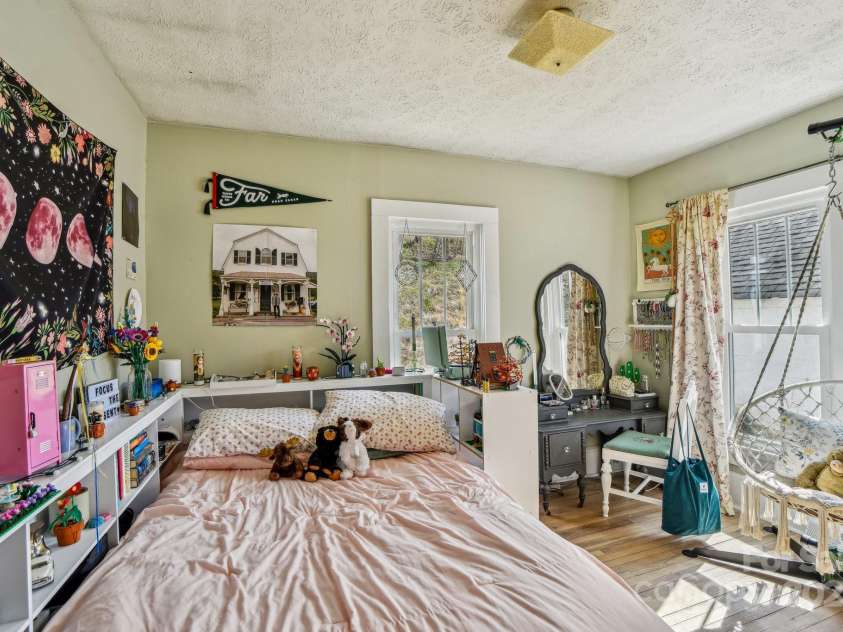 55 Jones Farm Drive, Burnsville, NC 28714.  MLS# CAR4231156, YatesRealty ID 17163. 