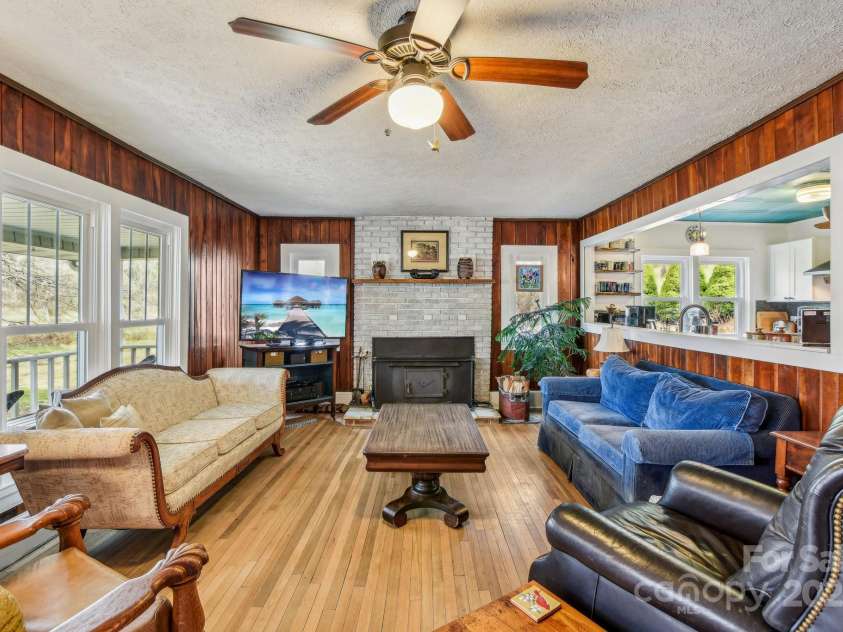55 Jones Farm Drive, Burnsville, NC 28714.  MLS# CAR4231156, YatesRealty ID 17163. 