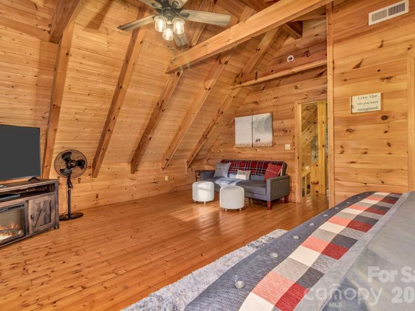45 Ginger Lane, Waynesville, NC 28785.  MLS# CAR4392741, YatesRealty ID 17164. 