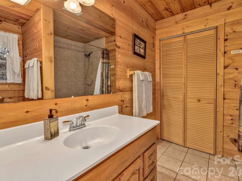 45 Ginger Lane, Waynesville, NC 28785.  MLS# CAR4392741, YatesRealty ID 17164. 
