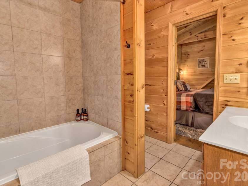 45 Ginger Lane, Waynesville, NC 28785.  MLS# CAR4392741, YatesRealty ID 17164. 