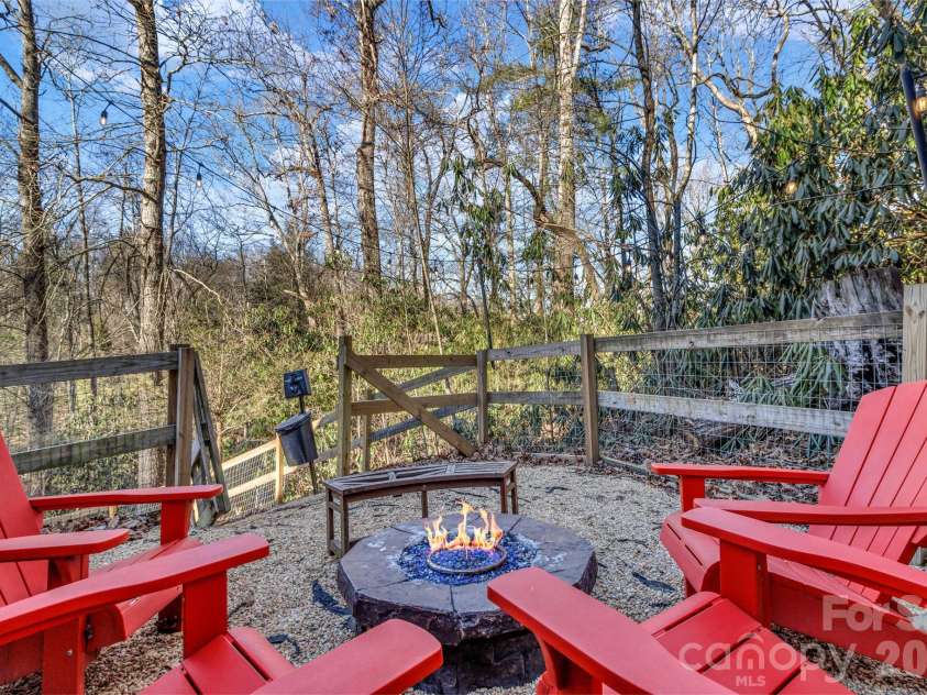 45 Ginger Lane, Waynesville, NC 28785.  MLS# CAR4392741, YatesRealty ID 17164. 