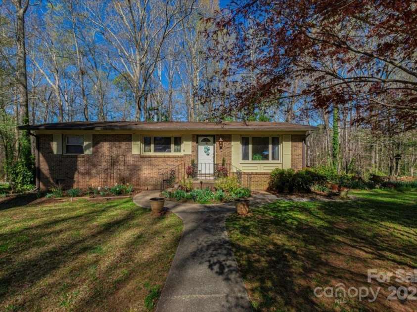 8 Northbrook Drive, York, SC 29745.  MLS# CAR4239609, YatesRealty ID 17164. 