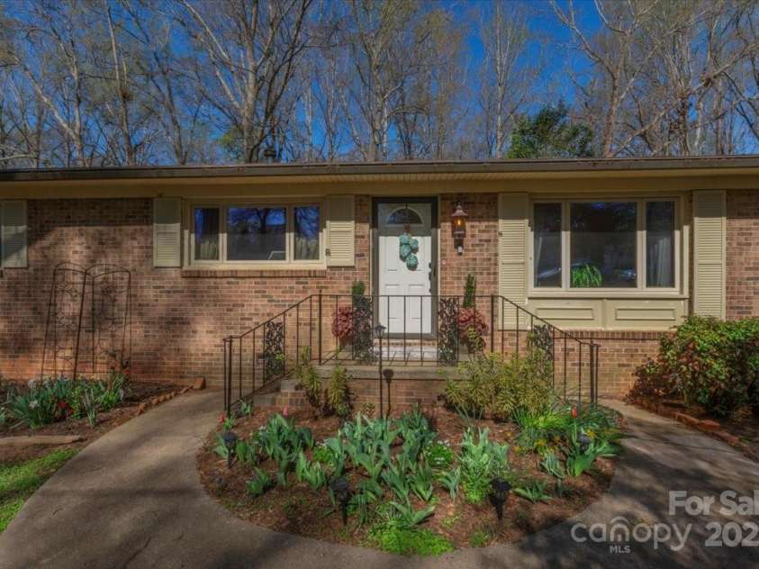 8 Northbrook Drive, York, SC 29745.  MLS# CAR4239609, YatesRealty ID 17164. 