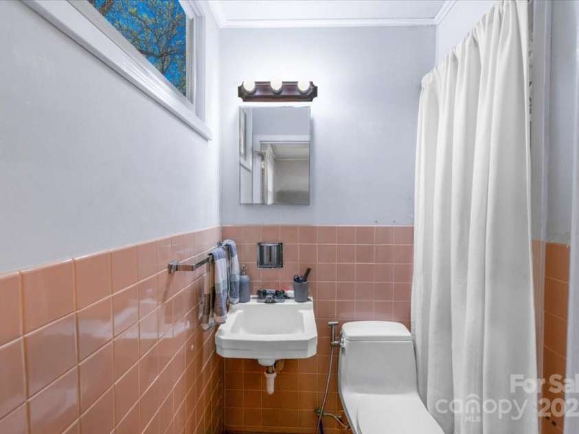 8 Northbrook Drive, York, SC 29745.  MLS# CAR4239609, YatesRealty ID 17164. 