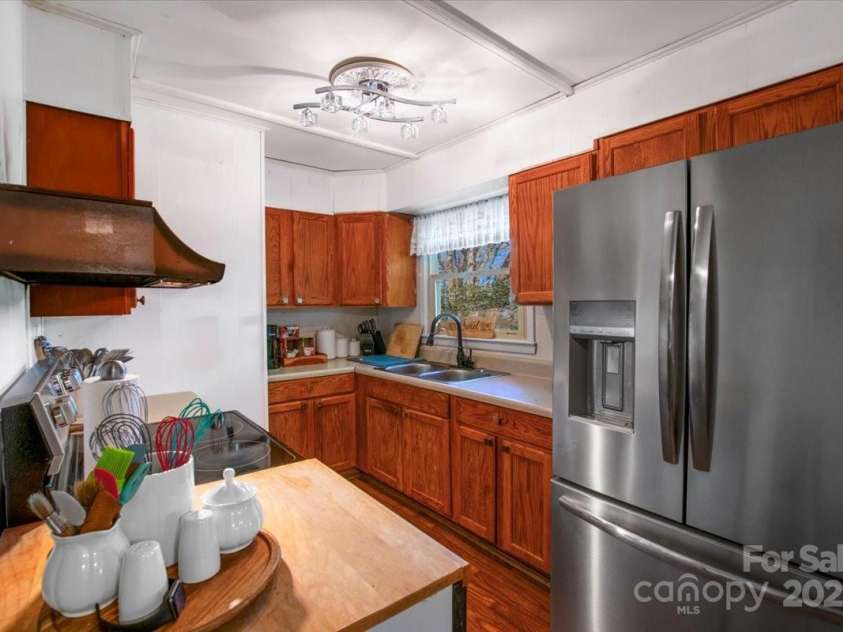 8 Northbrook Drive, York, SC 29745.  MLS# CAR4239609, YatesRealty ID 17164. 