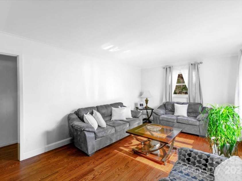 8 Northbrook Drive, York, SC 29745.  MLS# CAR4239609, YatesRealty ID 17164. 