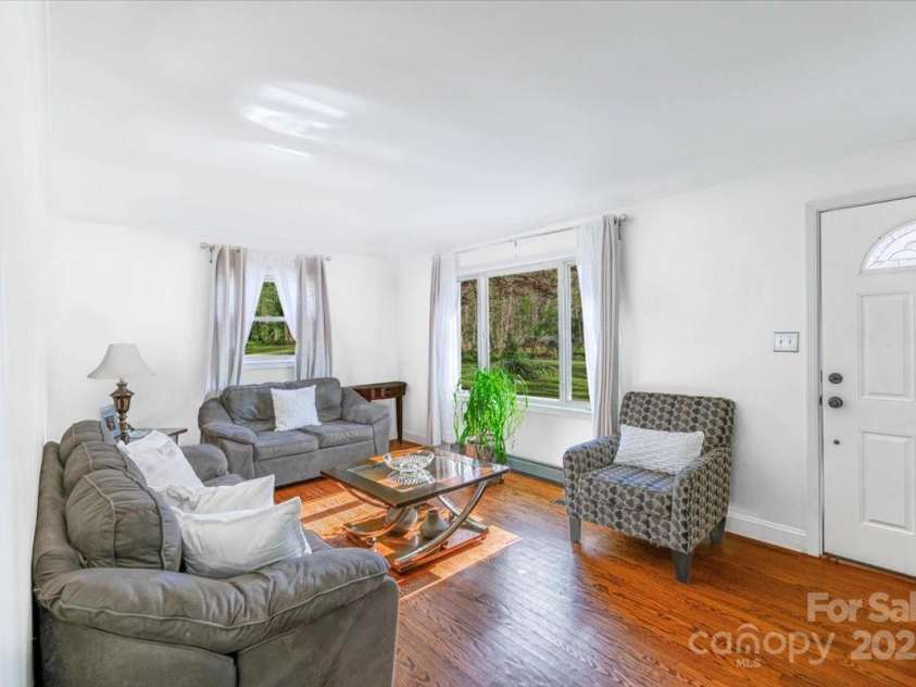 8 Northbrook Drive, York, SC 29745.  MLS# CAR4239609, YatesRealty ID 17164. 