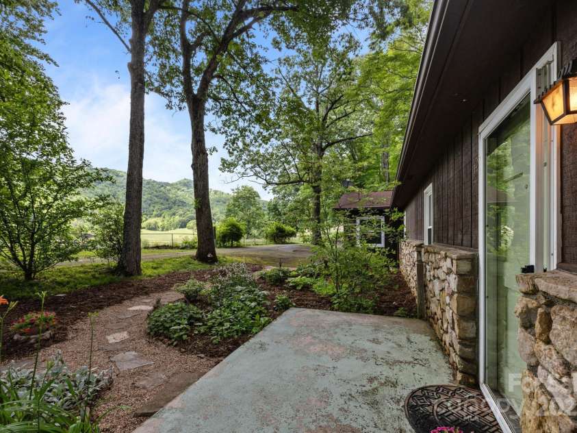 1128 Forest Street, Mars Hill, NC 28754.  MLS# CAR4254715, YatesRealty ID 17165. 