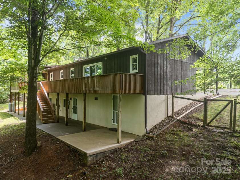 1128 Forest Street, Mars Hill, NC 28754.  MLS# CAR4254715, YatesRealty ID 17165. 