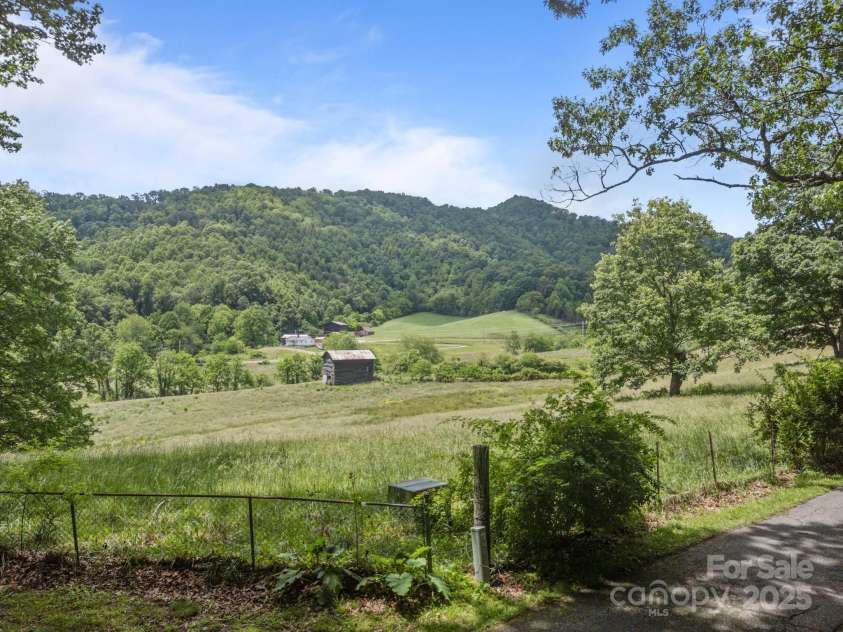 1128 Forest Street, Mars Hill, NC 28754.  MLS# CAR4254715, YatesRealty ID 17165. 