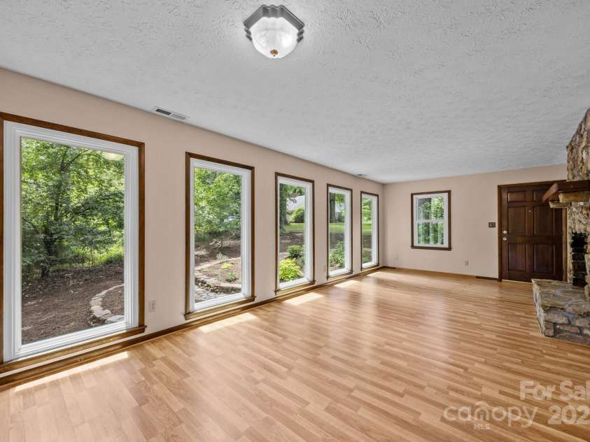 1128 Forest Street, Mars Hill, NC 28754.  MLS# CAR4254715, YatesRealty ID 17165. 