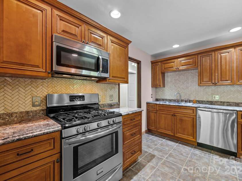 1128 Forest Street, Mars Hill, NC 28754.  MLS# CAR4254715, YatesRealty ID 17165. 