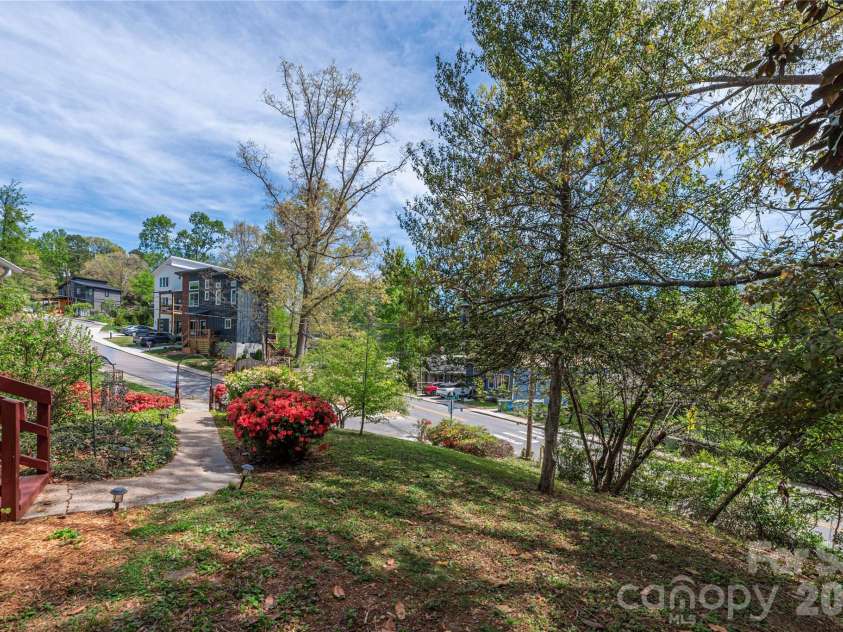 159 Sand Hill Road, Asheville, NC 28806.  MLS# CAR4370635, YatesRealty ID 17165. 