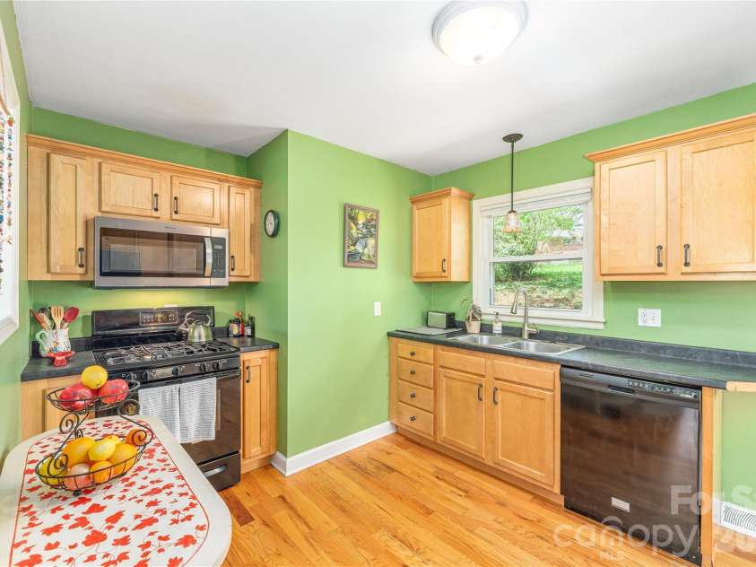 159 Sand Hill Road, Asheville, NC 28806.  MLS# CAR4370635, YatesRealty ID 17165. 