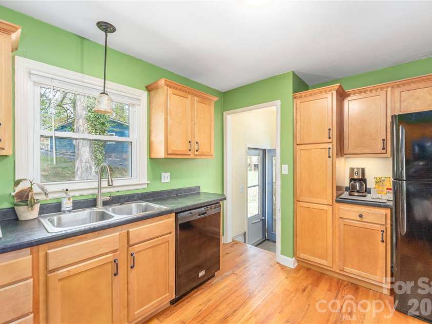 159 Sand Hill Road, Asheville, NC 28806.  MLS# CAR4370635, YatesRealty ID 17165. 