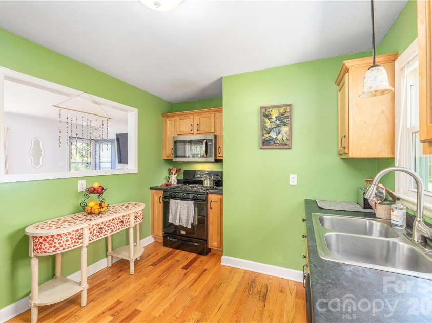 159 Sand Hill Road, Asheville, NC 28806.  MLS# CAR4370635, YatesRealty ID 17165. 