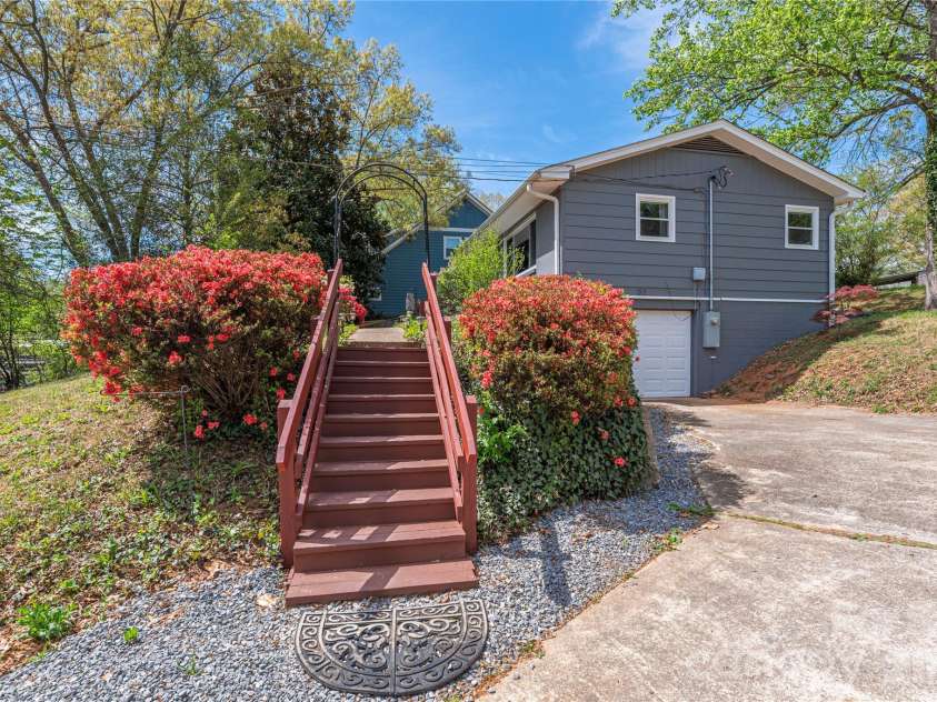 159 Sand Hill Road, Asheville, NC 28806.  MLS# CAR4370635, YatesRealty ID 17165. 
