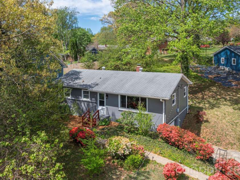 159 Sand Hill Road, Asheville, NC 28806.  MLS# CAR4370635, YatesRealty ID 17165. 