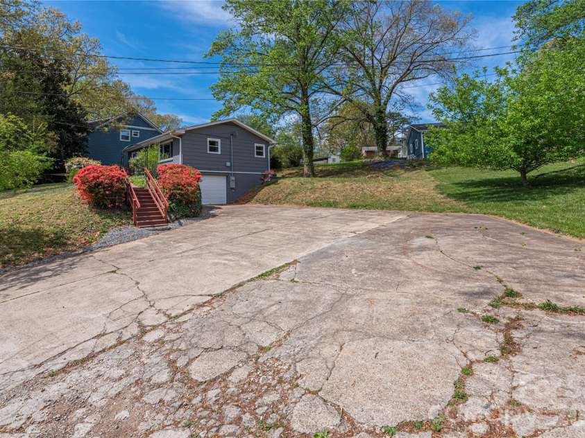 159 Sand Hill Road, Asheville, NC 28806.  MLS# CAR4370635, YatesRealty ID 17165. 
