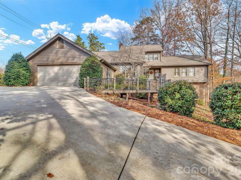 3 Lake Ridge Road, Clover, SC 29710.  MLS# CAR4326905, YatesRealty ID 17166. 