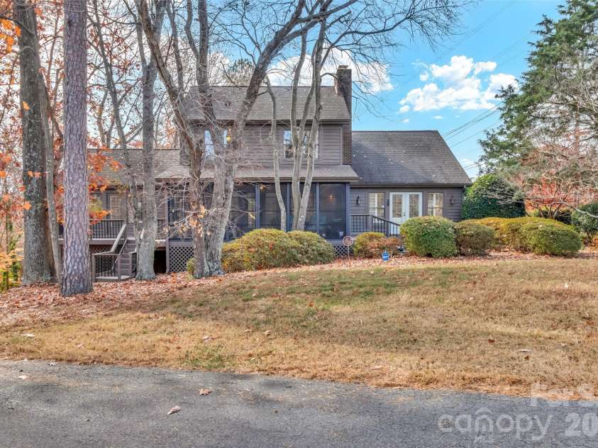 3 Lake Ridge Road, Clover, SC 29710.  MLS# CAR4326905, YatesRealty ID 17166. 