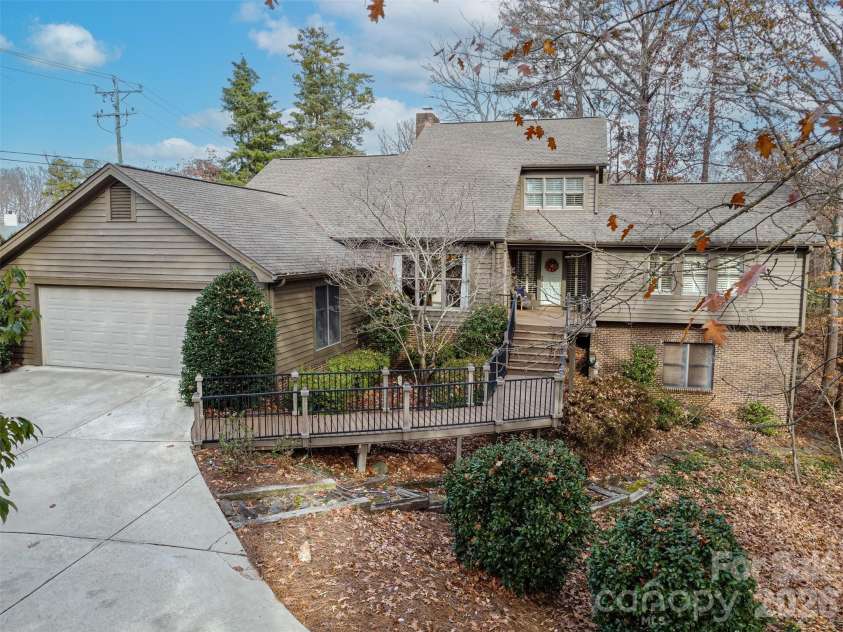 3 Lake Ridge Road, Clover, SC 29710.  MLS# CAR4326905, YatesRealty ID 17166. 