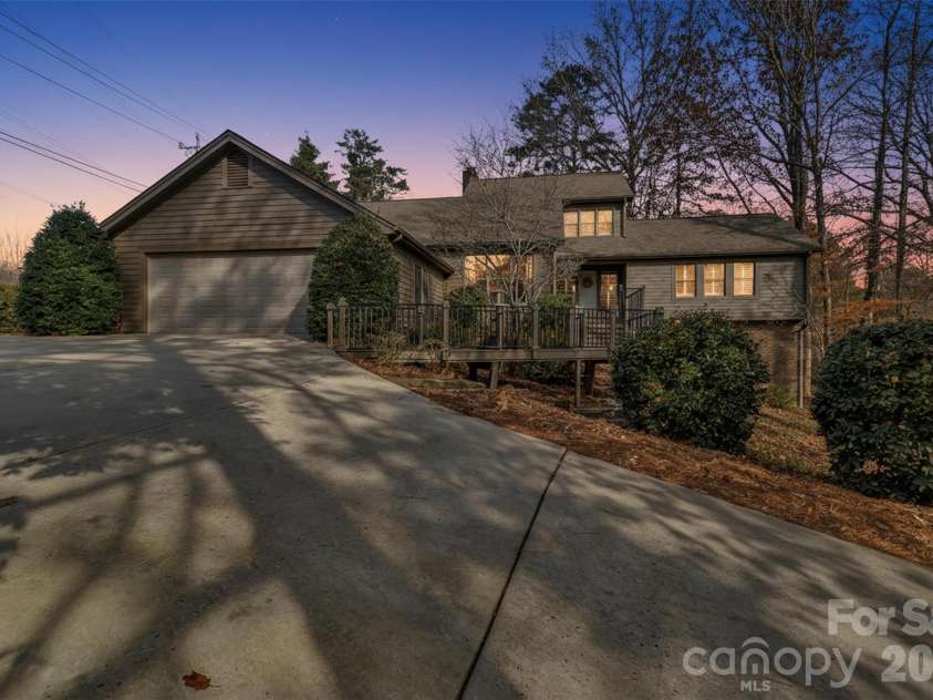 3 Lake Ridge Road, Clover, SC 29710.  MLS# CAR4326905, YatesRealty ID 17166. 