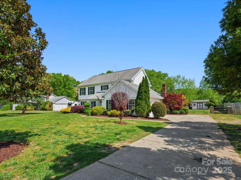 3002 Fair Meadows Drive, Monroe, NC 28110.  MLS# CAR4247552, YatesRealty ID 17166. Driveway