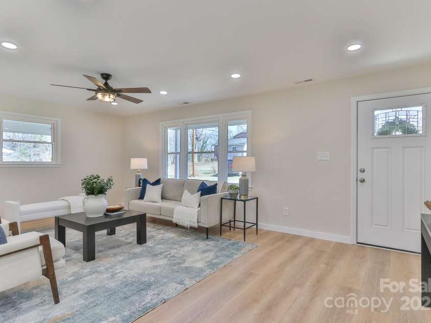 3617 12th Street Drive, Hickory, NC 28601.  MLS# CAR4223807, YatesRealty ID 17168. 