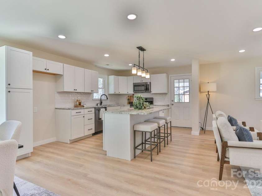 3617 12th Street Drive, Hickory, NC 28601.  MLS# CAR4223807, YatesRealty ID 17168. 