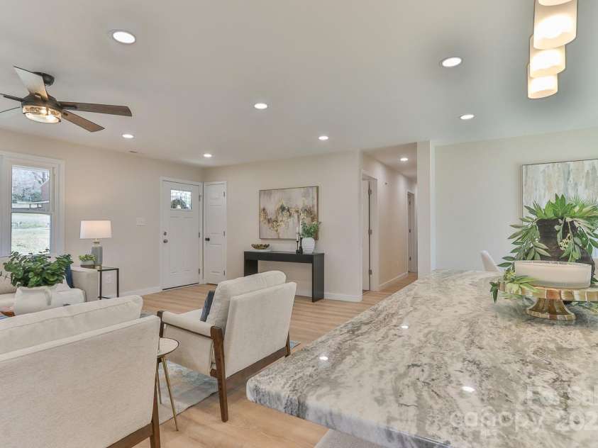 3617 12th Street Drive, Hickory, NC 28601.  MLS# CAR4223807, YatesRealty ID 17168. 