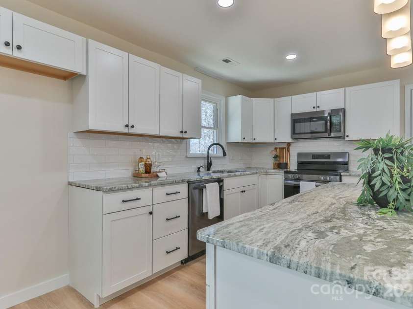 3617 12th Street Drive, Hickory, NC 28601.  MLS# CAR4223807, YatesRealty ID 17168. 