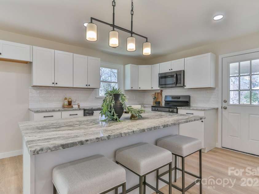 3617 12th Street Drive, Hickory, NC 28601.  MLS# CAR4223807, YatesRealty ID 17168. 