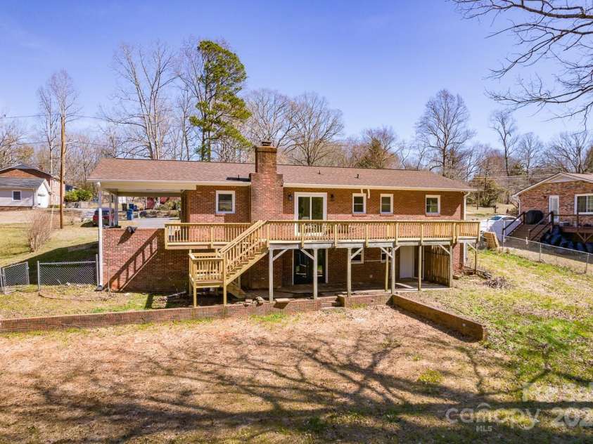 3617 12th Street Drive, Hickory, NC 28601.  MLS# CAR4223807, YatesRealty ID 17168. 