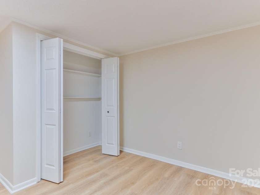 3617 12th Street Drive, Hickory, NC 28601.  MLS# CAR4223807, YatesRealty ID 17168. Office/ 4th br