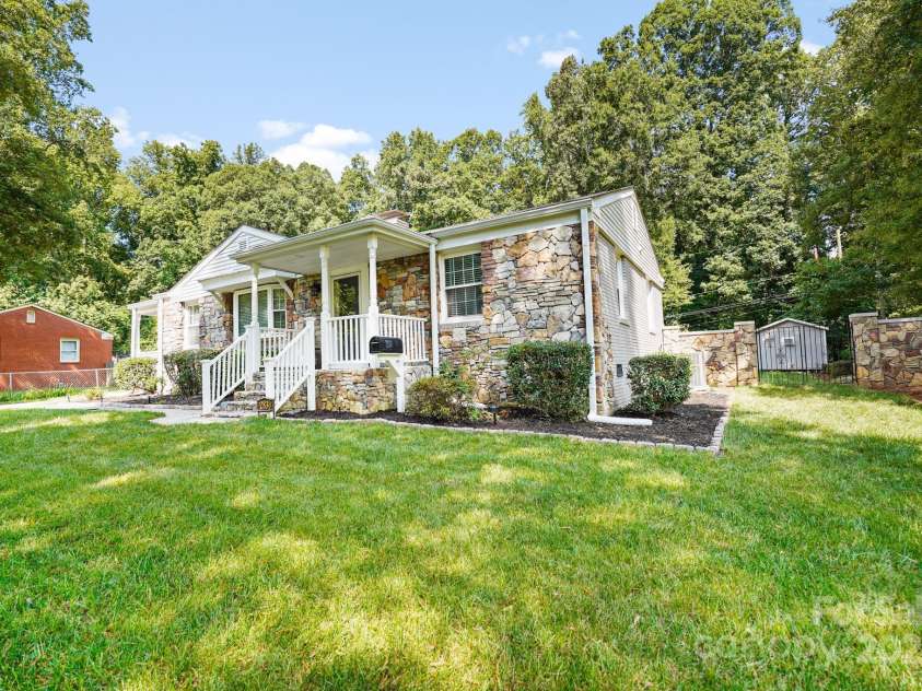 2830 Royston Road, Charlotte, NC 28208.  MLS# CAR4277119, YatesRealty ID 1717. 