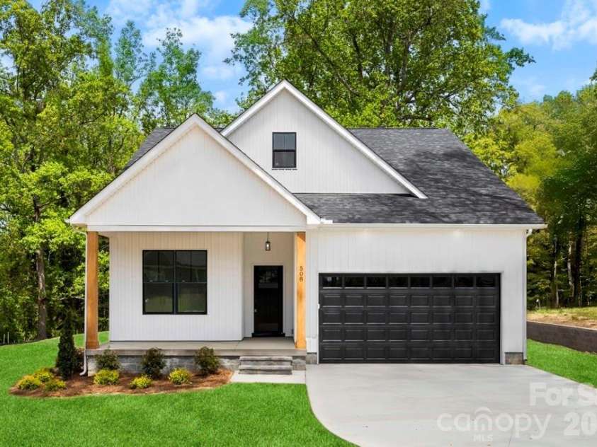 508 Pine Street, Landis, NC 28088.  MLS# CAR4368273, YatesRealty ID 17171. 