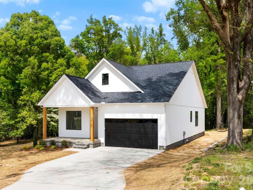508 Pine Street, Landis, NC 28088.  MLS# CAR4368273, YatesRealty ID 17171. 