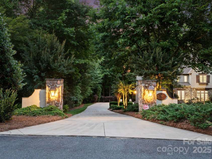 12835 Ninebark Trail, Charlotte, NC 28278.  MLS# CAR4255280, YatesRealty ID 17172. 