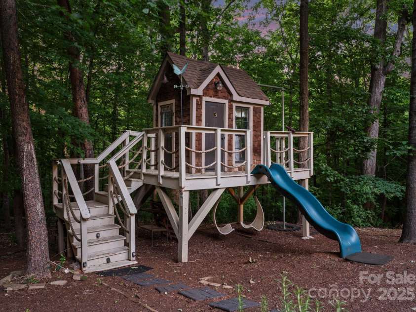 12835 Ninebark Trail, Charlotte, NC 28278.  MLS# CAR4255280, YatesRealty ID 17172. 