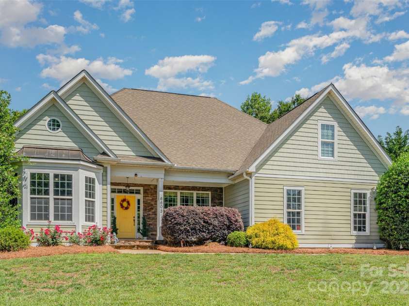 6603 Havencrest Drive, Denver, NC 28037.  MLS# CAR4254703, YatesRealty ID 17173. 