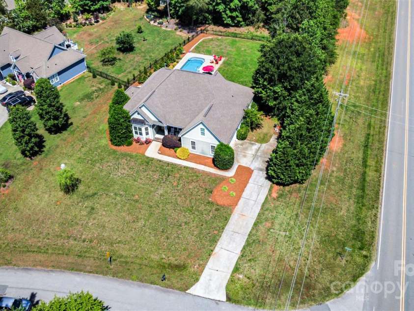 6603 Havencrest Drive, Denver, NC 28037.  MLS# CAR4254703, YatesRealty ID 17173. 