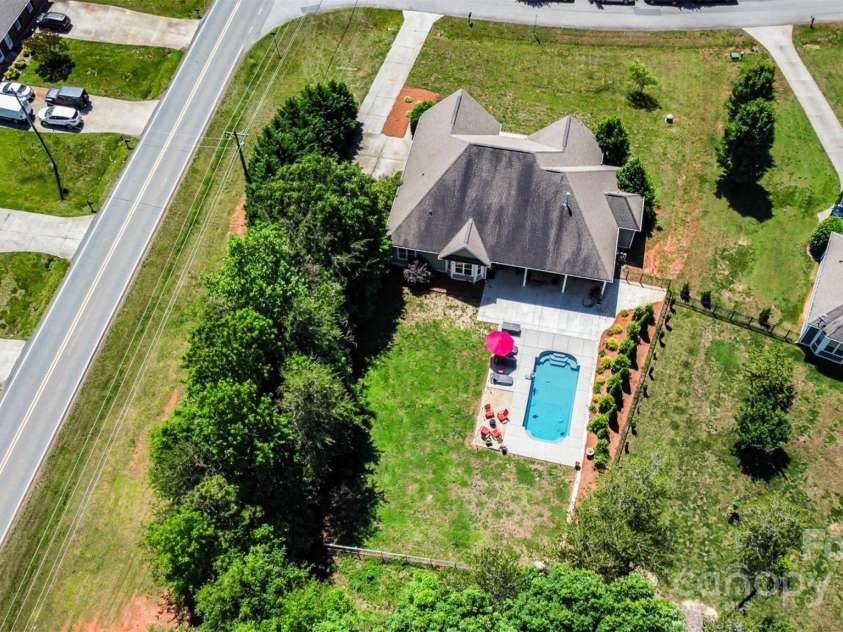 6603 Havencrest Drive, Denver, NC 28037.  MLS# CAR4254703, YatesRealty ID 17173. 