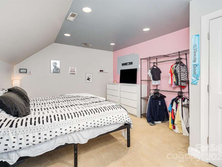 6603 Havencrest Drive, Denver, NC 28037.  MLS# CAR4254703, YatesRealty ID 17173. Flex space