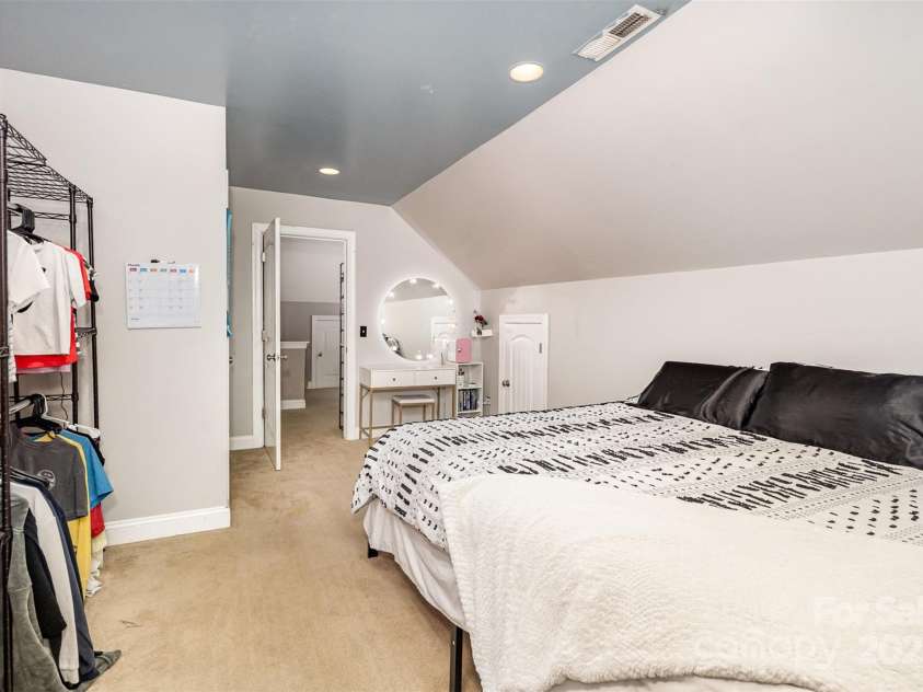 6603 Havencrest Drive, Denver, NC 28037.  MLS# CAR4254703, YatesRealty ID 17173. Flex space