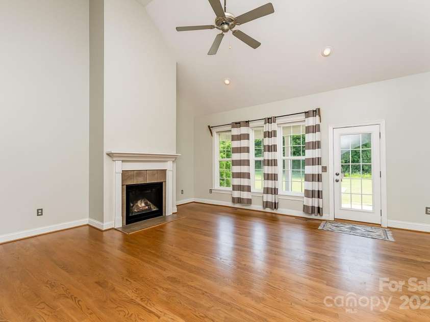 6603 Havencrest Drive, Denver, NC 28037.  MLS# CAR4254703, YatesRealty ID 17173. Furniture  has been virtually removed