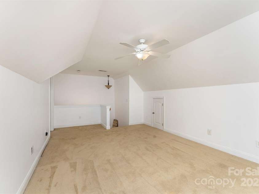 6603 Havencrest Drive, Denver, NC 28037.  MLS# CAR4254703, YatesRealty ID 17173. Furniture  has been virtually removed