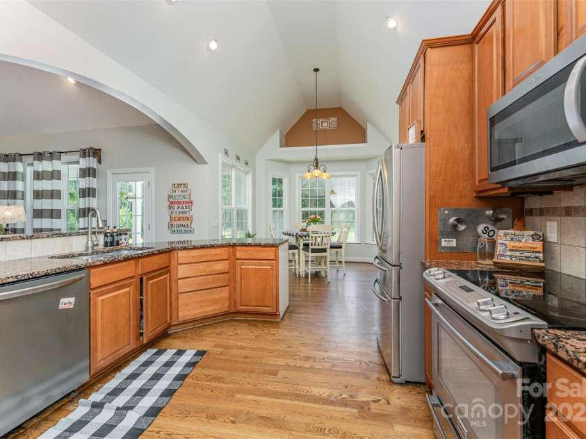 6603 Havencrest Drive, Denver, NC 28037.  MLS# CAR4254703, YatesRealty ID 17173. Kitchen