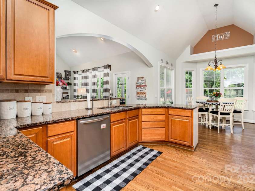 6603 Havencrest Drive, Denver, NC 28037.  MLS# CAR4254703, YatesRealty ID 17173. Kitchen
